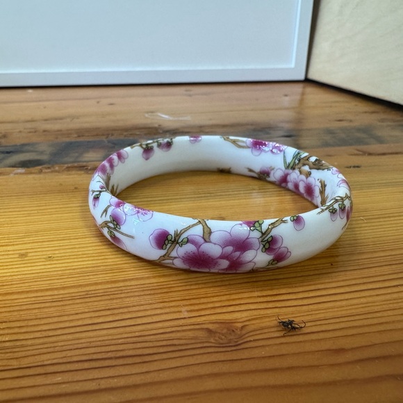 Chinese vintage Floral Porcelain Bangle Bracelet in Pink and White - Picture 2 of 10